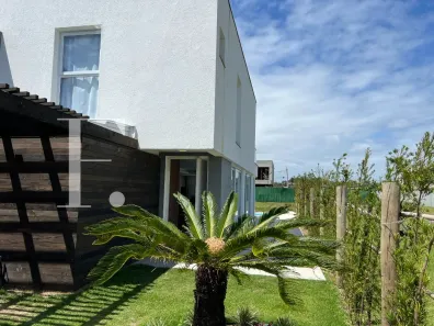 Sobrado com 3 Quartos à venda, 154m² no XANGRI-LÁ, Xangri-lá