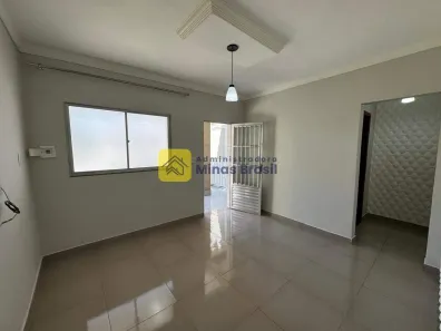 Casa com 2 Quartos para alugar, 60m² no Industrial, Contagem