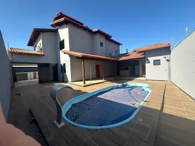 Sobrado com 4 Quartos à venda, 350m² no Vila Nossa Senhora D'Abadia, Anápolis