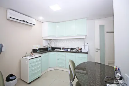 Sala Comercial à venda, 101m² no Rio Branco, Porto Alegre