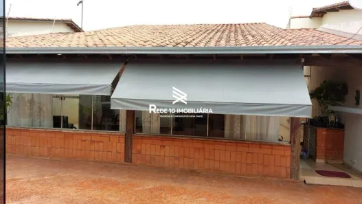 Casa com 3 Quartos para alugar, 220m² no Segismundo Pereira, Uberlândia