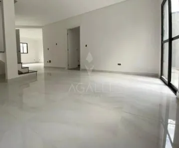 Sobrado com 4 Quartos à venda, 129m² no Boneca do Iguaçu, São José dos Pinhais