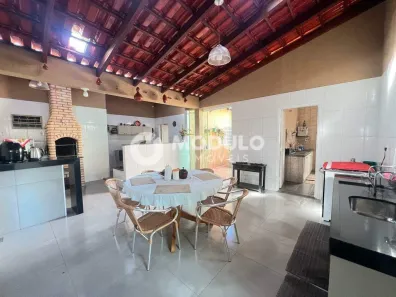 Casa com 3 Quartos à venda, 200m² no Planalto, Uberlândia