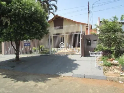 Casa com 3 Quartos à venda, 250m² no Jardim América, Goiânia