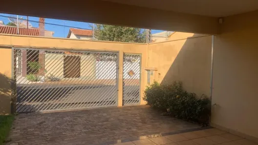 Casa com 3 Quartos para venda ou aluguel, 180m² no Vila Independência, Araraquara