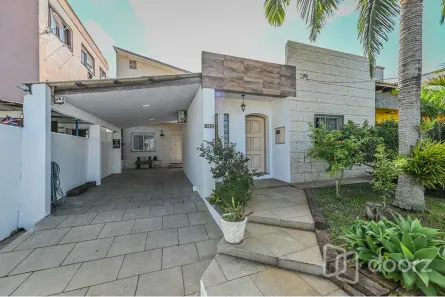 Casa com 4 Quartos à venda, 250m² no Vila Ipiranga, Porto Alegre