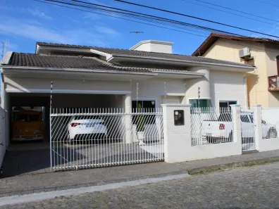 Casa com 3 Quartos à venda, 213m² no Centro, Palhoça