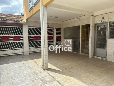 Sobrado com 3 Quartos à venda, 235m² no Setor São José, Goiânia