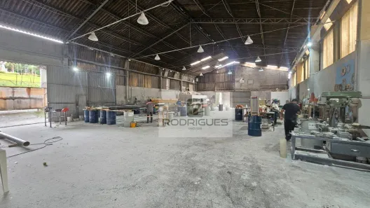 Galpão/Depósito/Armazém para alugar, 677m² no Nova Petrópolis, São Bernardo do Campo