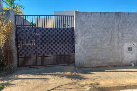 Casa com 2 Quartos para alugar, 42m² no Jardim Flórida, Leme