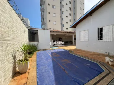 Casa com 3 Quartos à venda, 250m² no Santa Mônica, Uberlândia