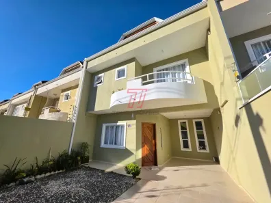Sobrado com 3 Quartos à venda, 187m² no Novo Mundo, Curitiba