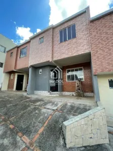 Sobrado com 3 Quartos à venda, 70m² no Uvaranas, Ponta Grossa