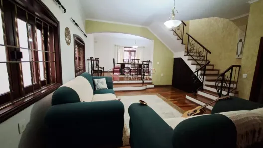 Sobrado com 3 Quartos à venda, 311m² no Vila Galvão, Jundiaí