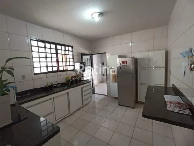Casa com 3 Quartos à venda, 277m² no Nossa Senhora Aparecida, Uberlândia