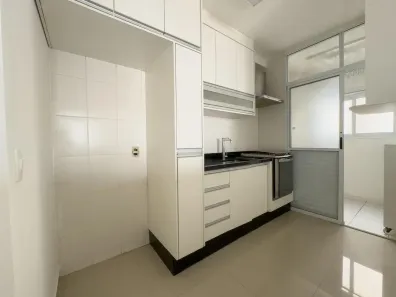 Apartamento com 2 Quartos para alugar, 61m² no Jardim Tupanci, Barueri