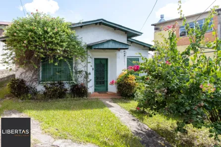 Casa com 3 Quartos à venda, 300m² no Medianeira, Porto Alegre
