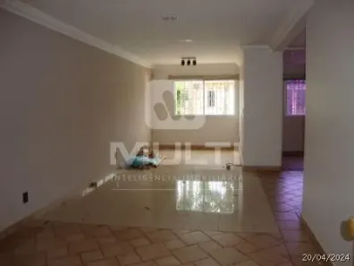 Casa com 3 Quartos à venda, 300m² no Jardim Karaíba, Uberlândia