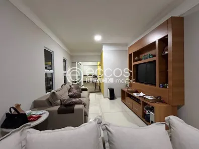 Casa com 3 Quartos à venda, 165m² no Santa Luzia, Uberlândia