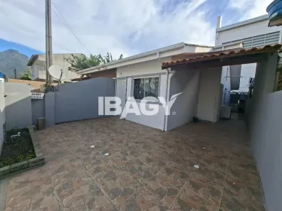 Casa com 2 Quartos para alugar, 50m² no Praia de Fora, Palhoça