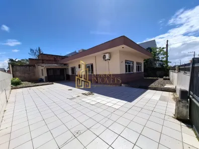 Casa com 4 Quartos para alugar, 180m² no Centro, Navegantes
