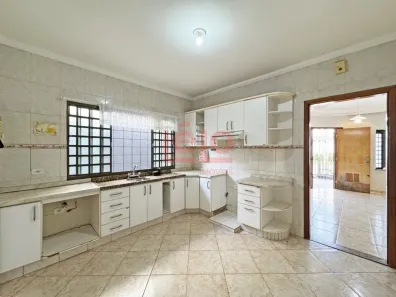 Casa com 3 Quartos para alugar, 141m² no Jardim Real, Maringá