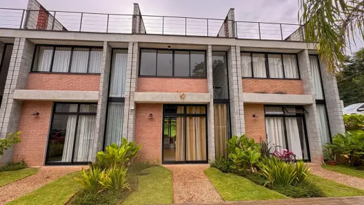 Sobrado com 2 Quartos à venda, 132m² no Luiz Carlos, Guararema