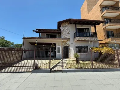 Casa com 3 Quartos para alugar, 600m² no Centro, Palhoça