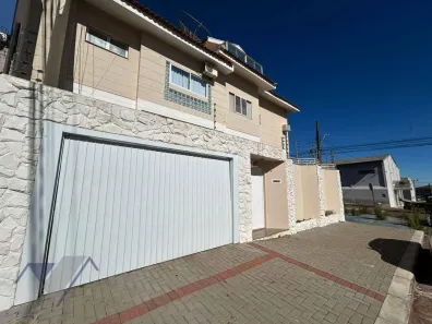 Sobrado com 4 Quartos para alugar, 420m² no Maria Luiza, Cascavel