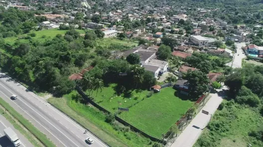 Prédio Comercial à venda, 10000m² no Centro, Tanguá