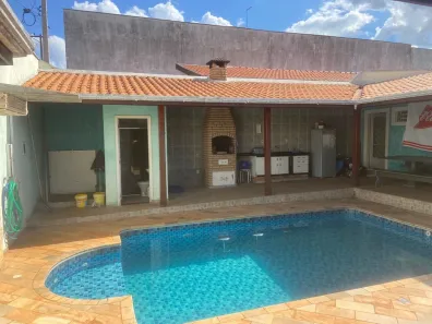 Casa com 4 Quartos à venda, 250m² no Parque Clayton Malaman, Pirassununga