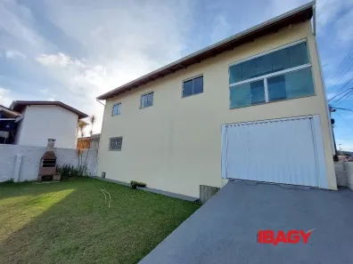 Casa com 3 Quartos para alugar, 170m² no Flor de Nápolis, São José