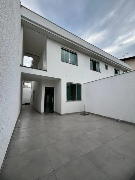 Casa com 3 quartos — Planalto, Belo Horizonte