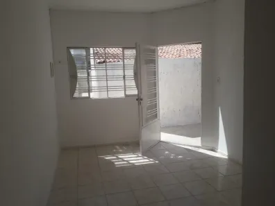 Casa com 2 Quartos para alugar, 50m² no Gercino Coelho, Petrolina