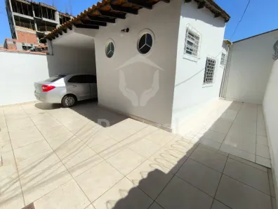 Imóvel Comercial com 3 Quartos para alugar, 100m² no Santa Mônica, Uberlândia