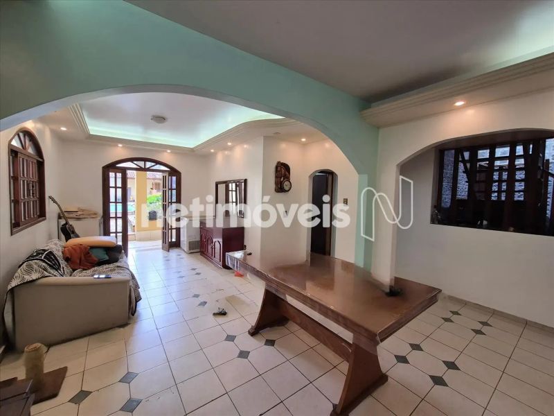 Casa com 6 quartos — Sagrada Família, Belo Horizonte