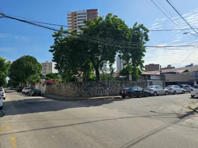 Casa com 3 Quartos para alugar, 358m² no Guararapes, Fortaleza