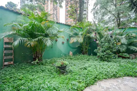 Sobrado com 4 Quartos à venda, 308m² no Vila Pirajussara, São Paulo
