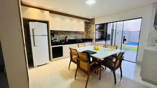 Sobrado com 3 Quartos à venda, 190m² no Goiânia 2, Goiânia