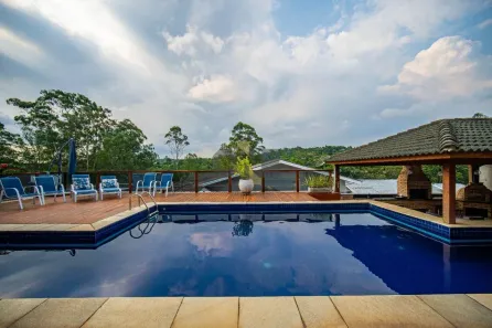 Casa de Condomínio com 5 Quartos para alugar, 465m² no Jardim Indaiá, Embu das Artes