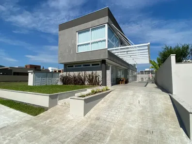 Casa de Condomínio com 3 Quartos para alugar, 233m² no Santa Regina, Camboriú