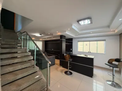 Sobrado com 3 Quartos à venda, 242m² no Jardins Madri, Goiânia