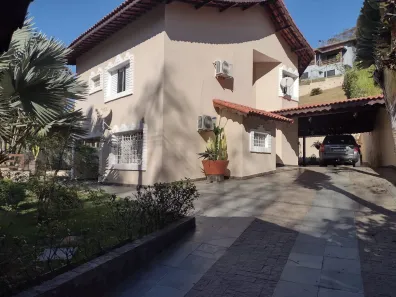 Sobrado com 4 Quartos à venda, 400m² no , Guararema