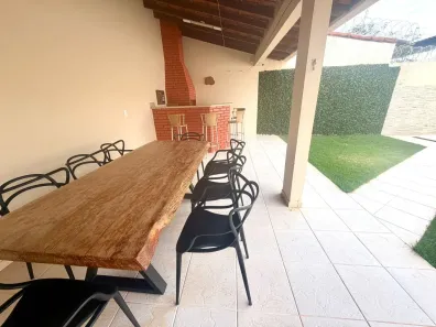 Casa com 3 Quartos à venda, 202m² no Santa Mônica, Uberlândia