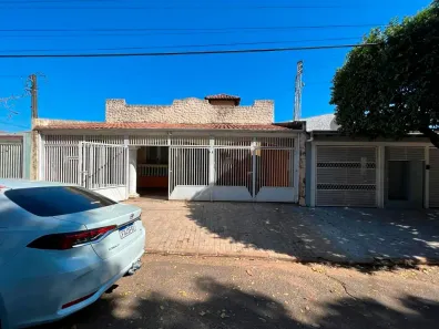 Casa com 3 Quartos à venda, 230m² no Centro (Padre Nóbrega), Marília
