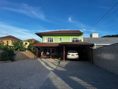 Casa com 3 Quartos à venda, 360m² no Rio Caveiras, Biguaçu