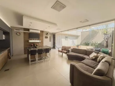 Casa com 4 Quartos à venda, 247m² no San Remo, Londrina