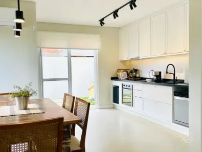 Casa com 3 Quartos à venda, 157m² no Campeche, Florianópolis