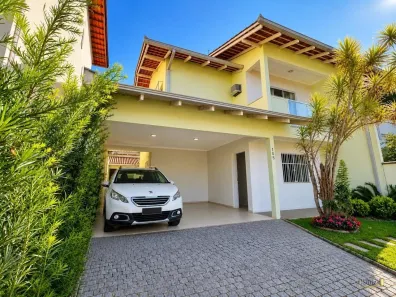 Sobrado com 3 Quartos à venda, 190m² no Iririú, Joinville
