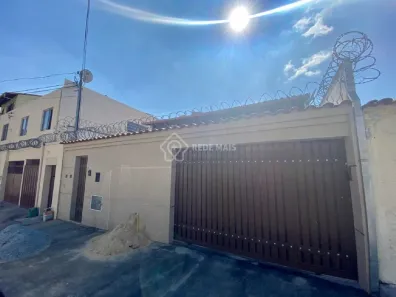 Casa com 5 Quartos à venda, 250m² no Jardim Califórnia, Contagem
